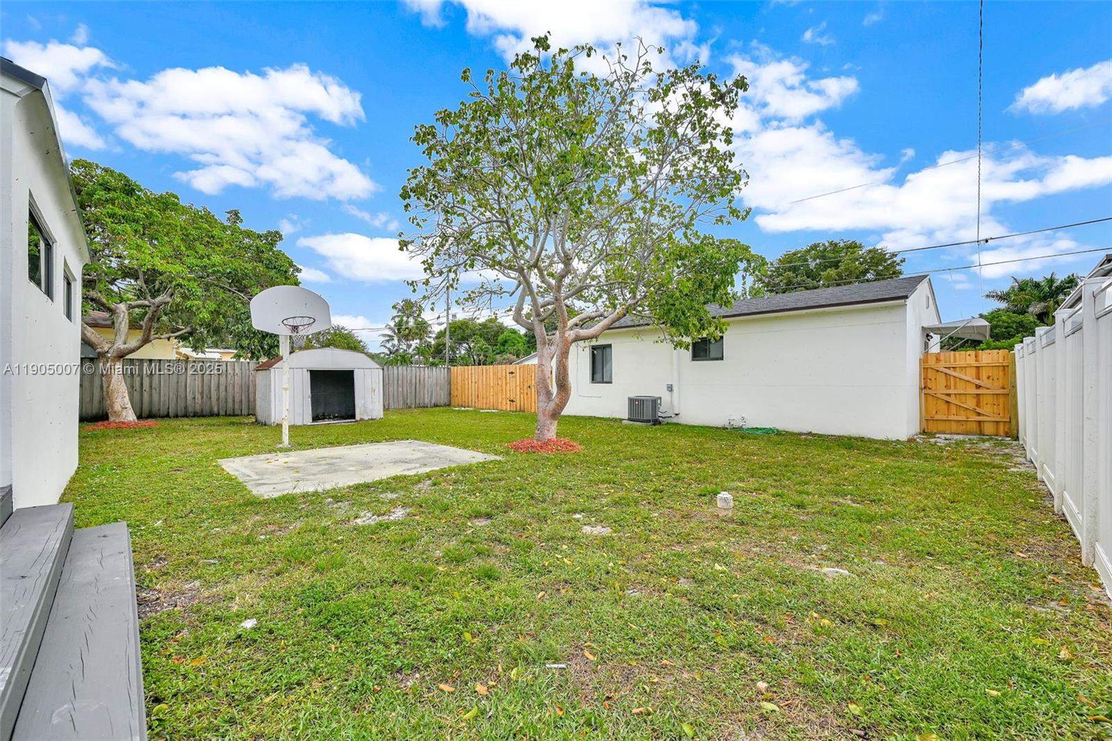 NORTH HOLLYWOOD - Residential Income