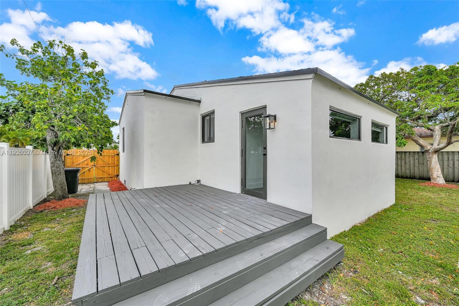 NORTH HOLLYWOOD - Residential Income