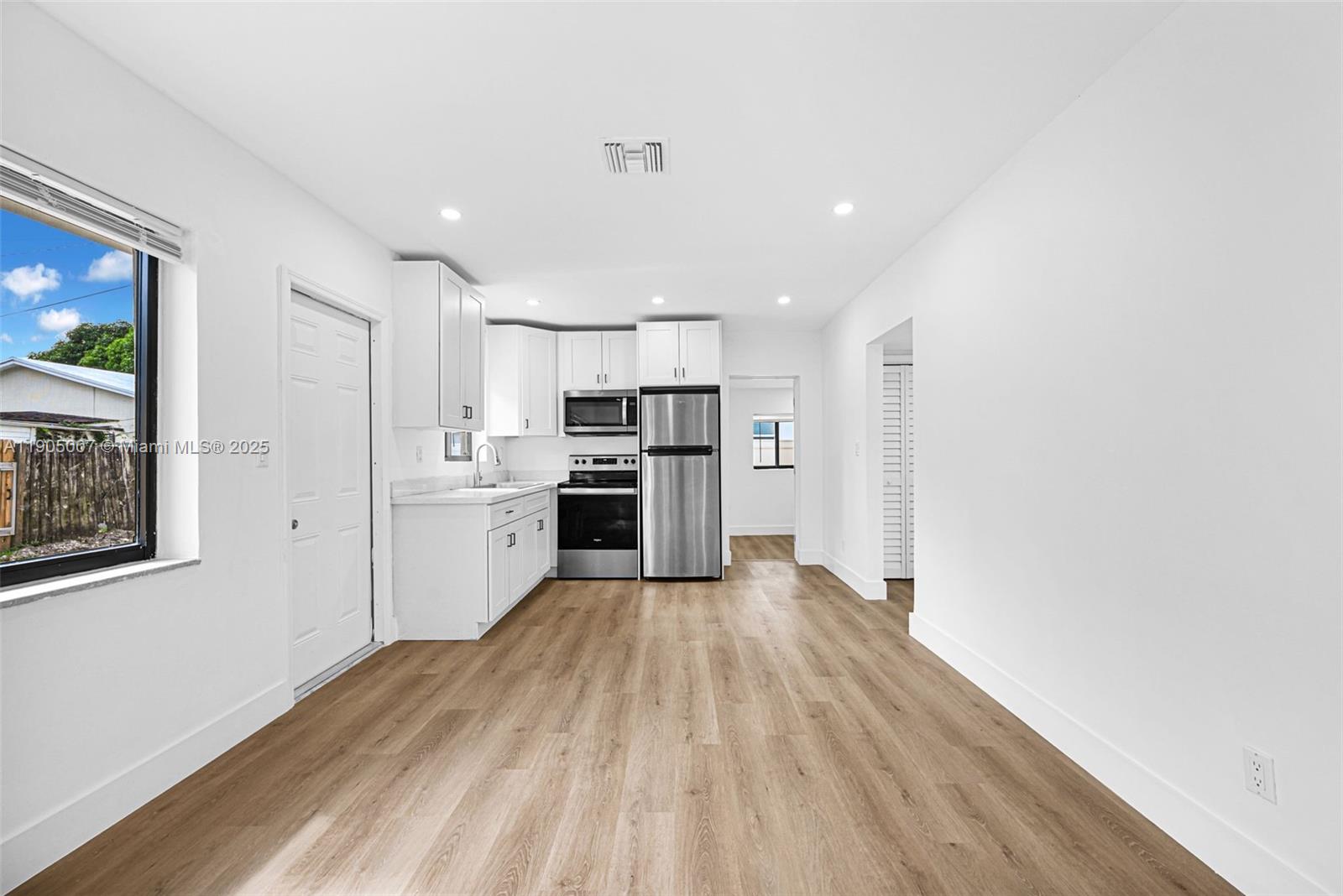 NORTH HOLLYWOOD - Residential Income