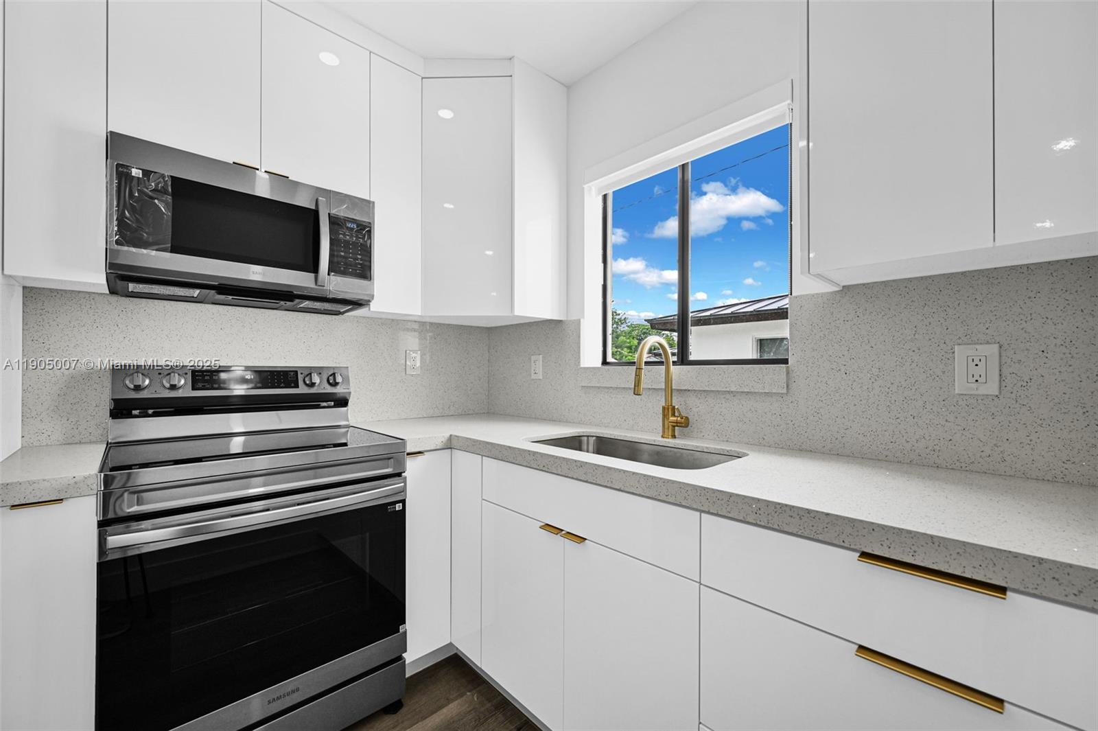 NORTH HOLLYWOOD - Residential Income