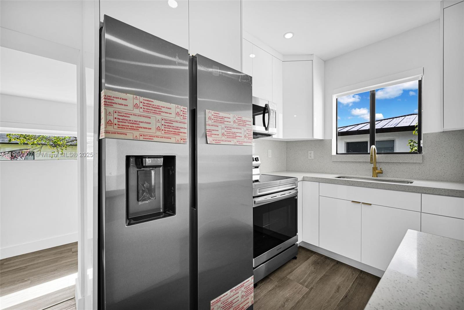 NORTH HOLLYWOOD - Residential Income