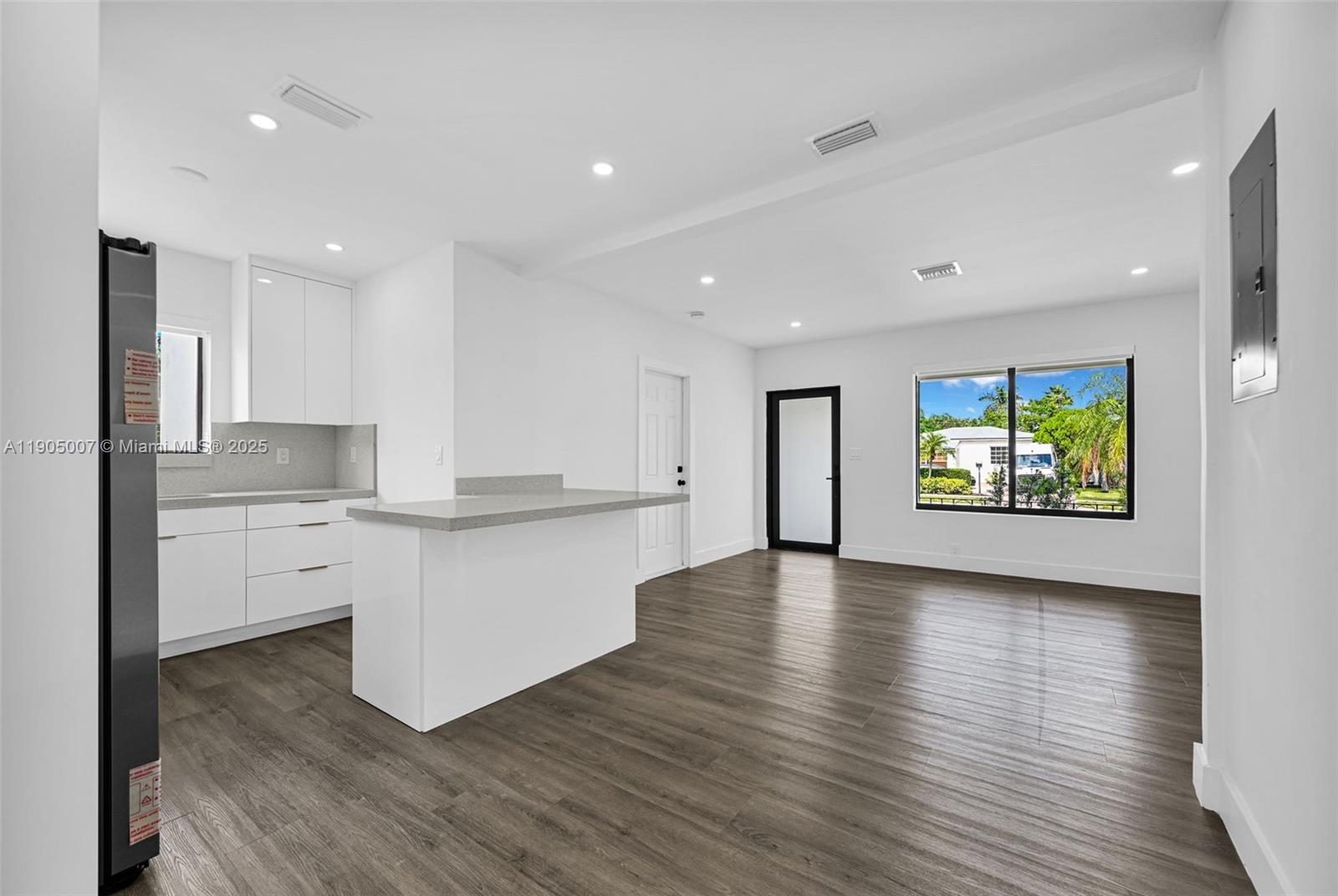 NORTH HOLLYWOOD - Residential Income