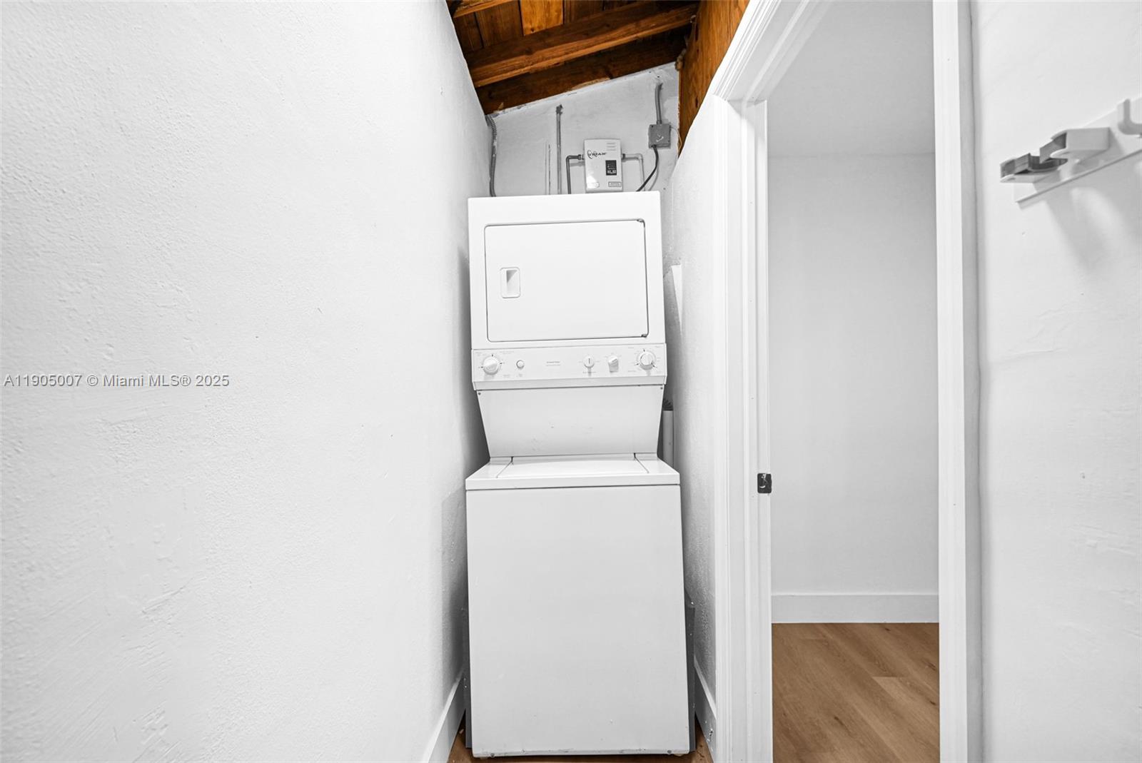 NORTH HOLLYWOOD - Residential Income