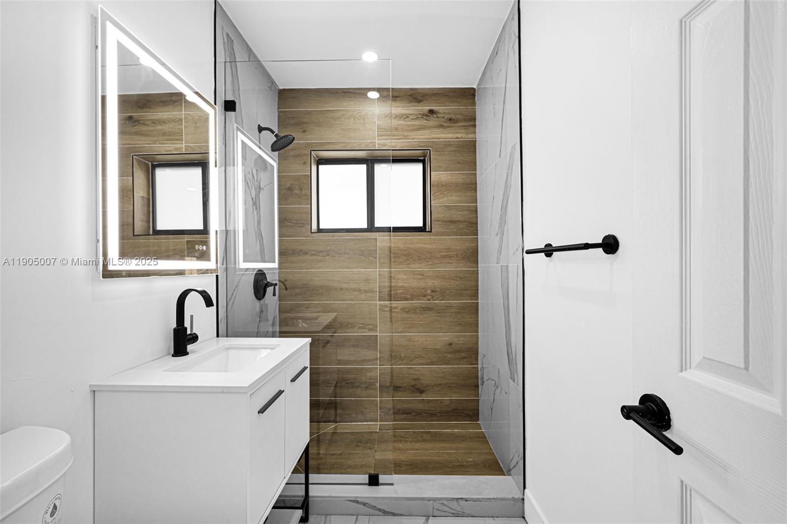 NORTH HOLLYWOOD - Residential Income