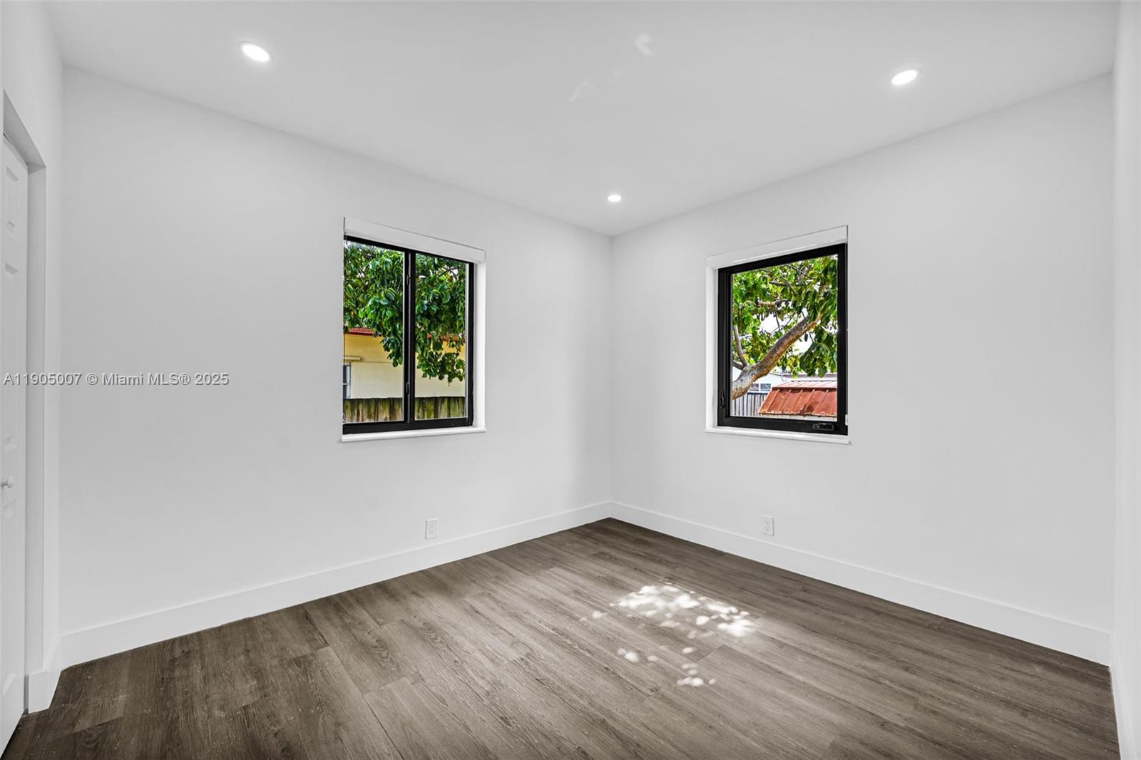 NORTH HOLLYWOOD - Residential Income