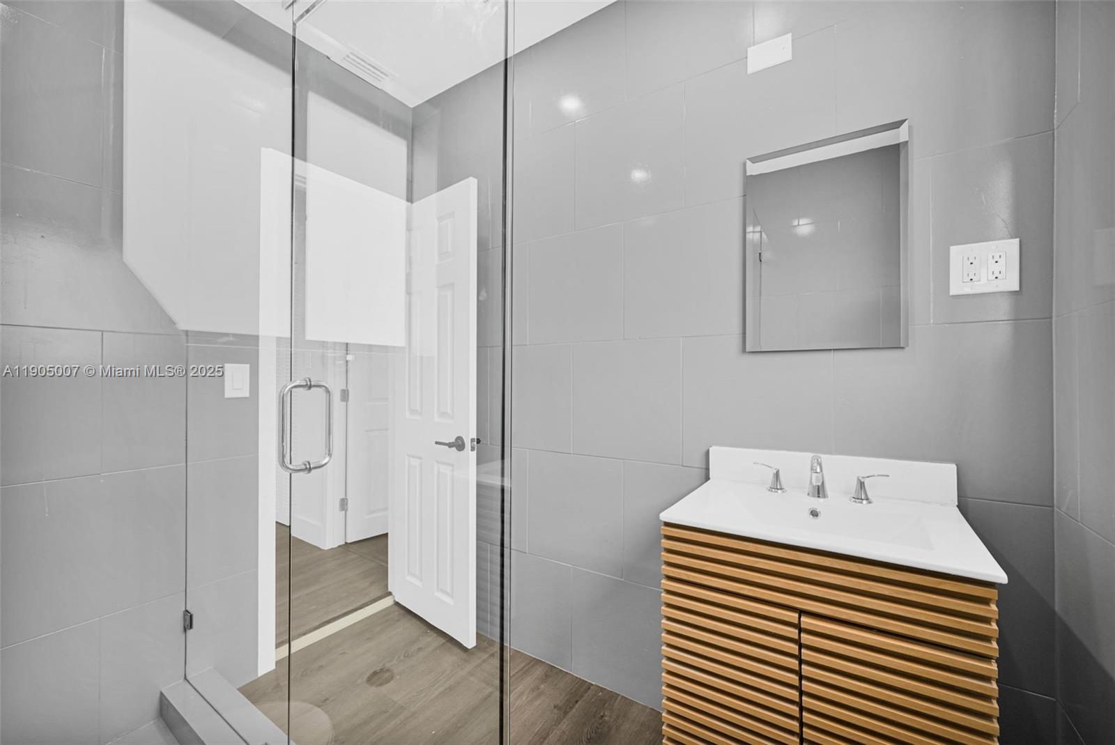 NORTH HOLLYWOOD - Residential Income