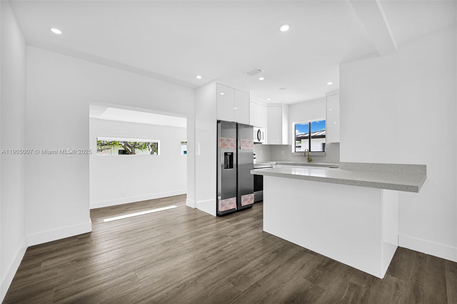 NORTH HOLLYWOOD - Residential Income