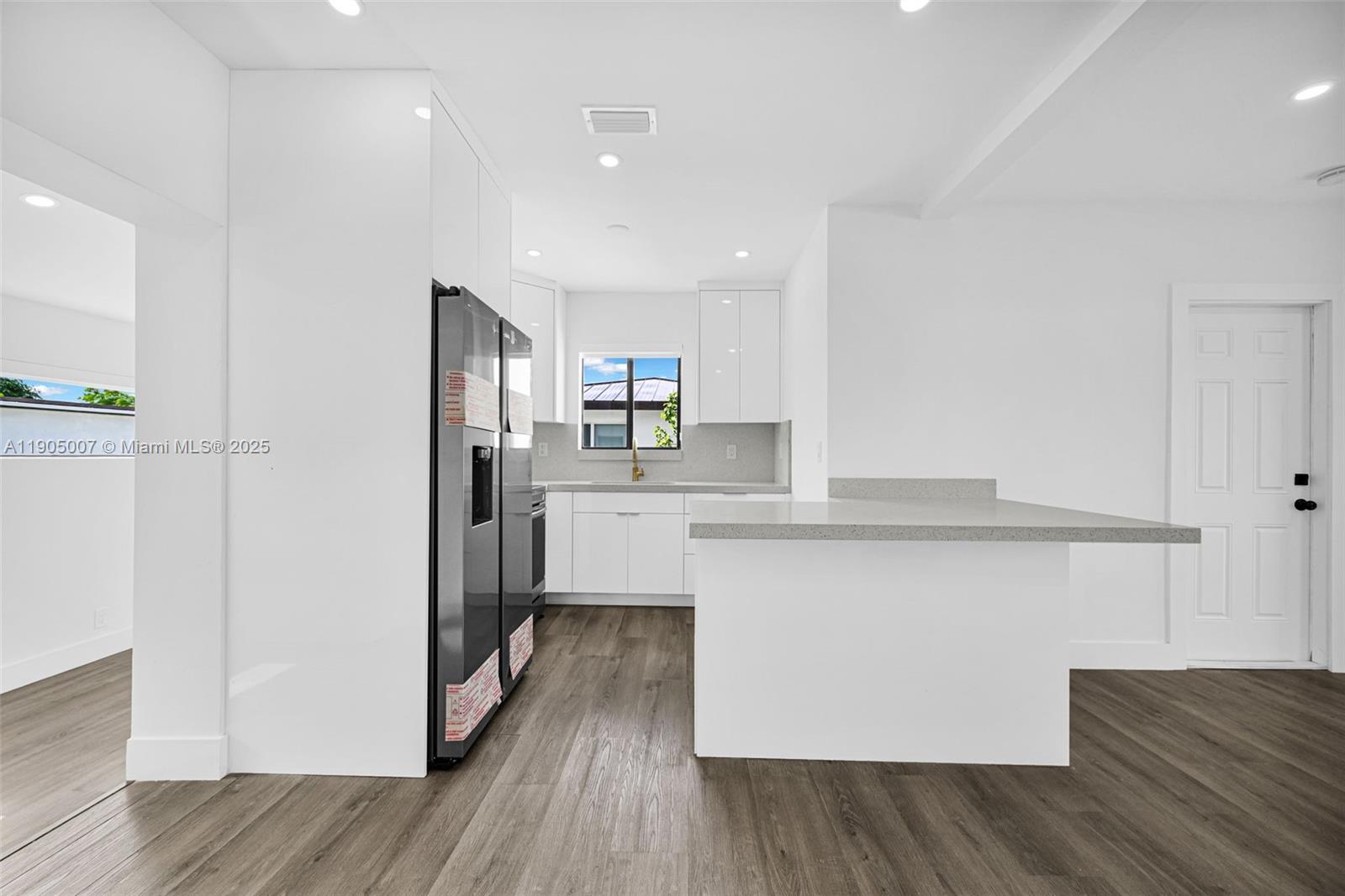 NORTH HOLLYWOOD - Residential Income