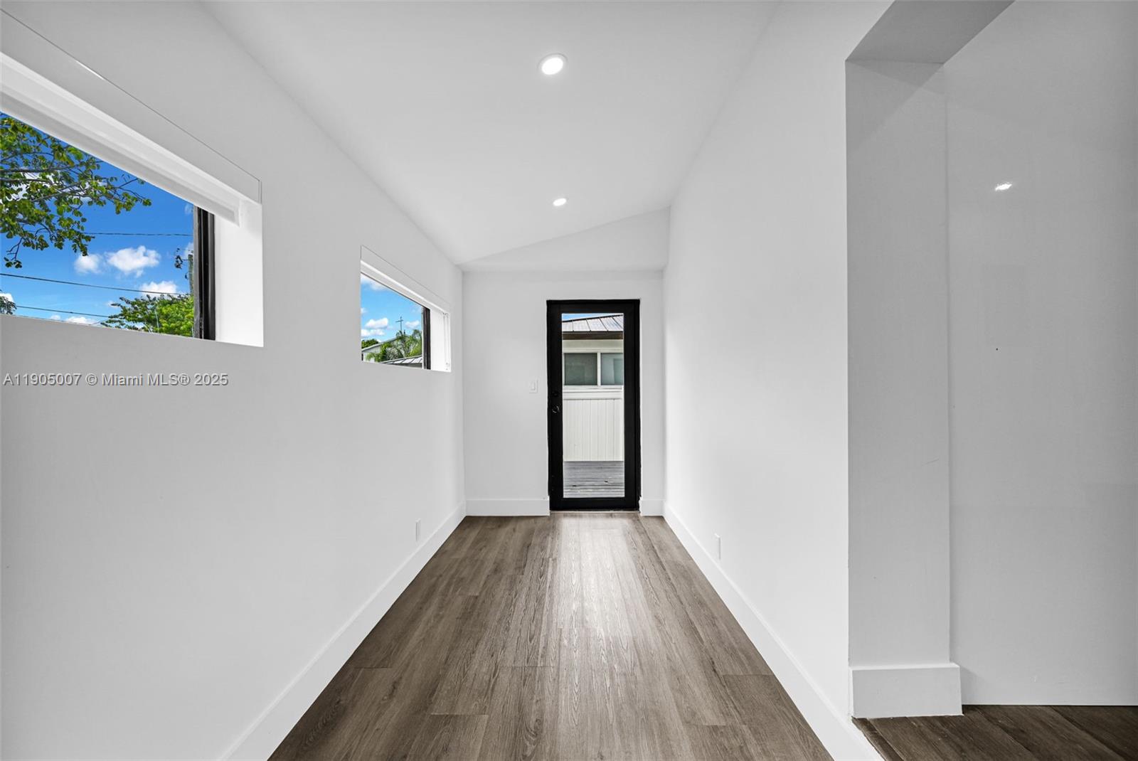 NORTH HOLLYWOOD - Residential Income