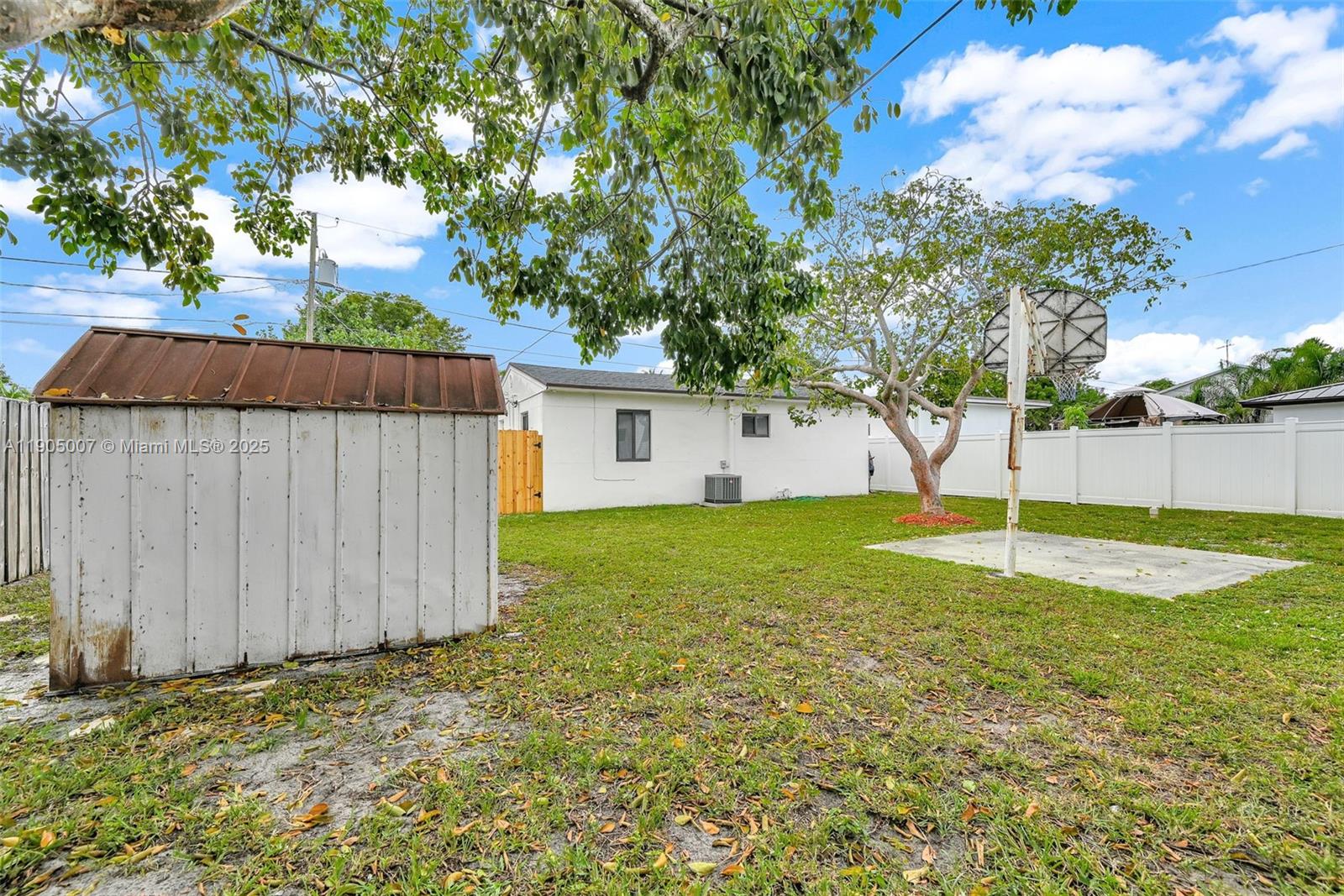 NORTH HOLLYWOOD - Residential Income