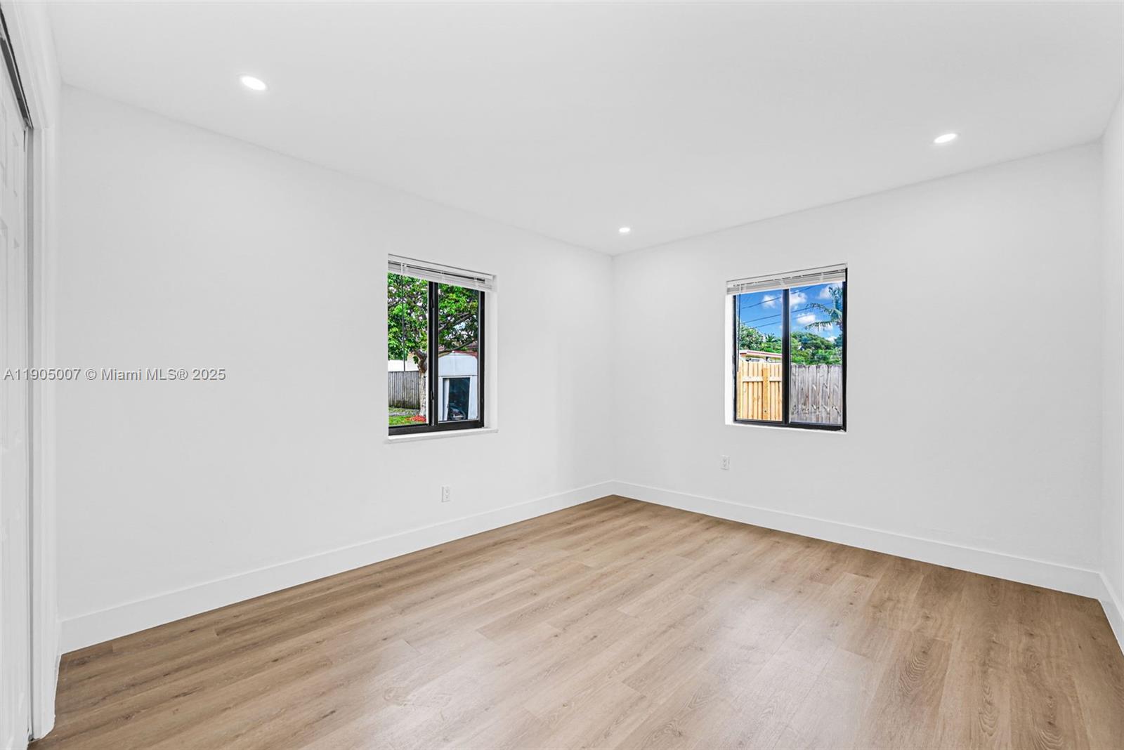 NORTH HOLLYWOOD - Residential Income