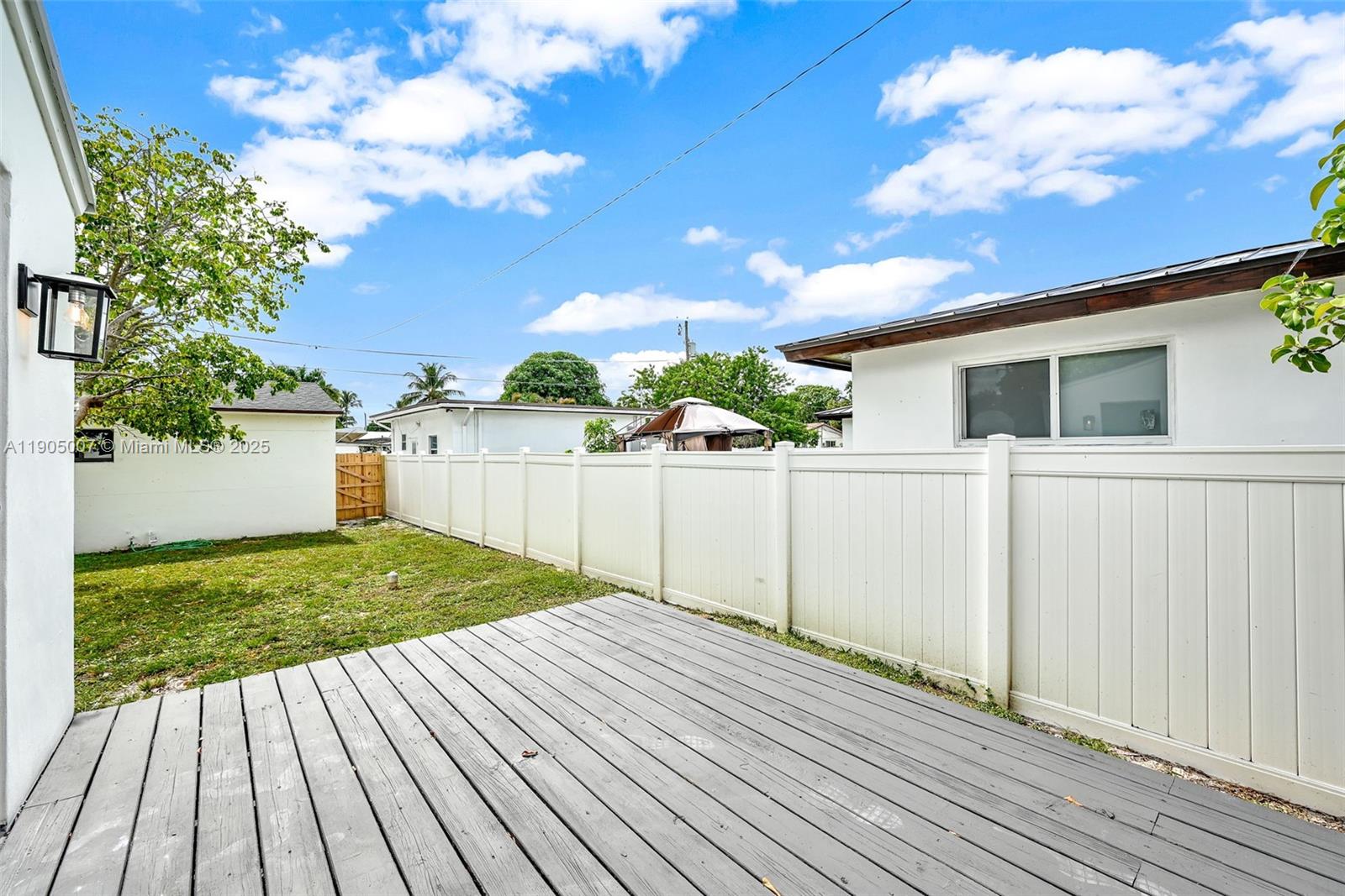 NORTH HOLLYWOOD - Residential Income