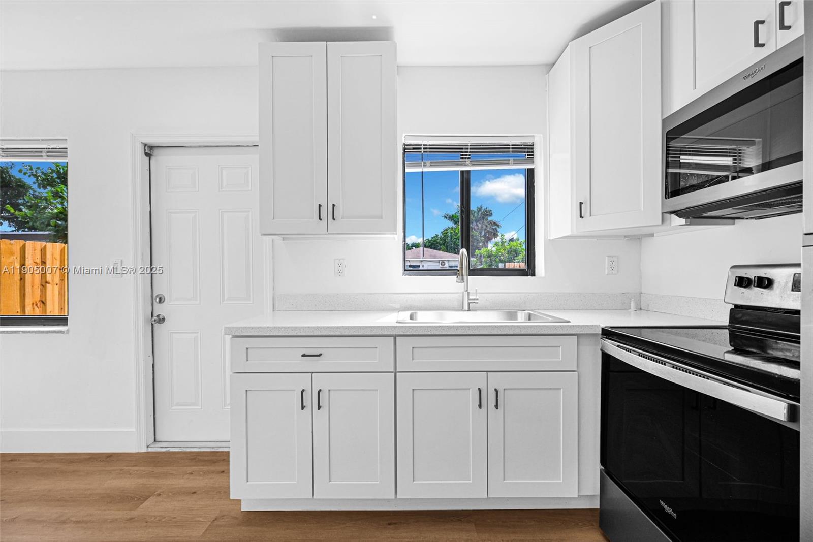 NORTH HOLLYWOOD - Residential Income