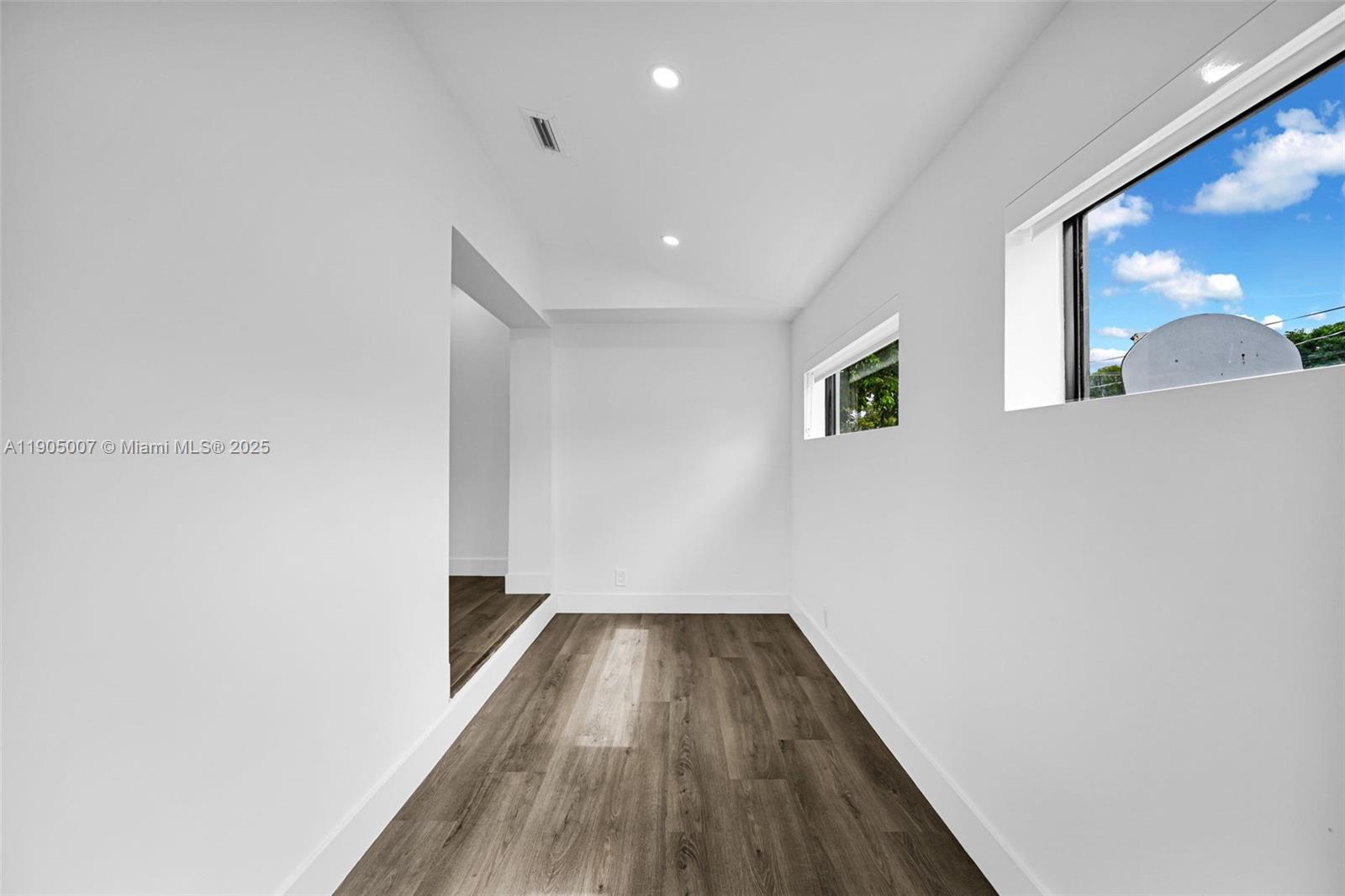 NORTH HOLLYWOOD - Residential Income