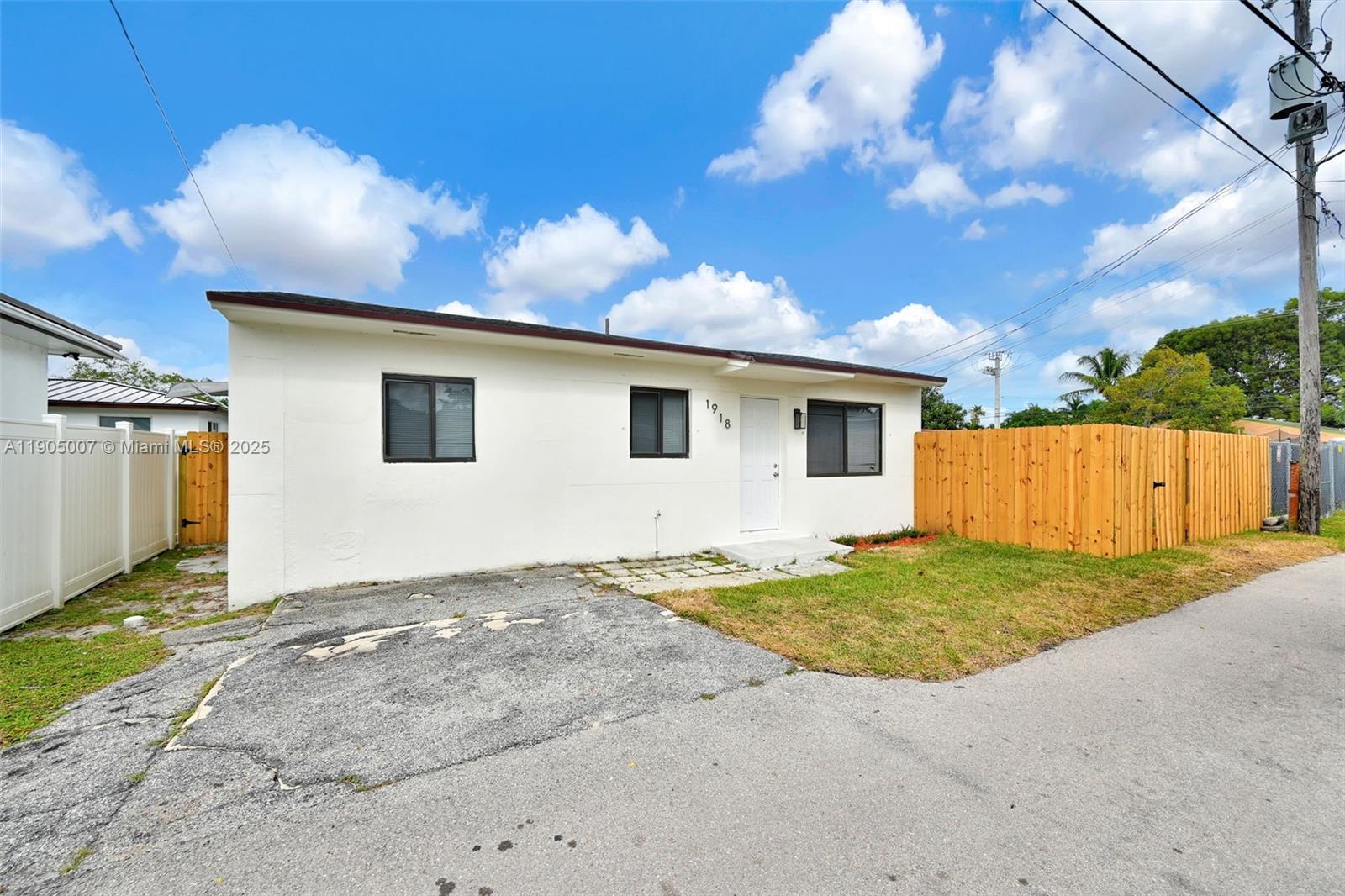 NORTH HOLLYWOOD - Residential Income