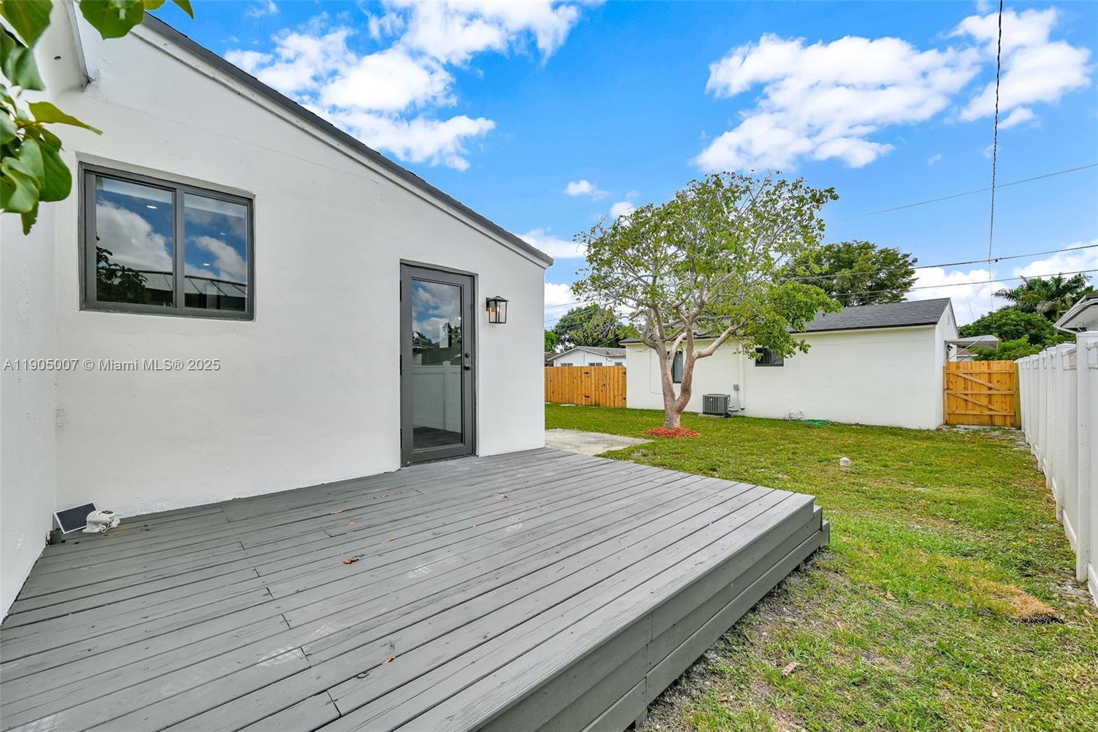 NORTH HOLLYWOOD - Residential Income