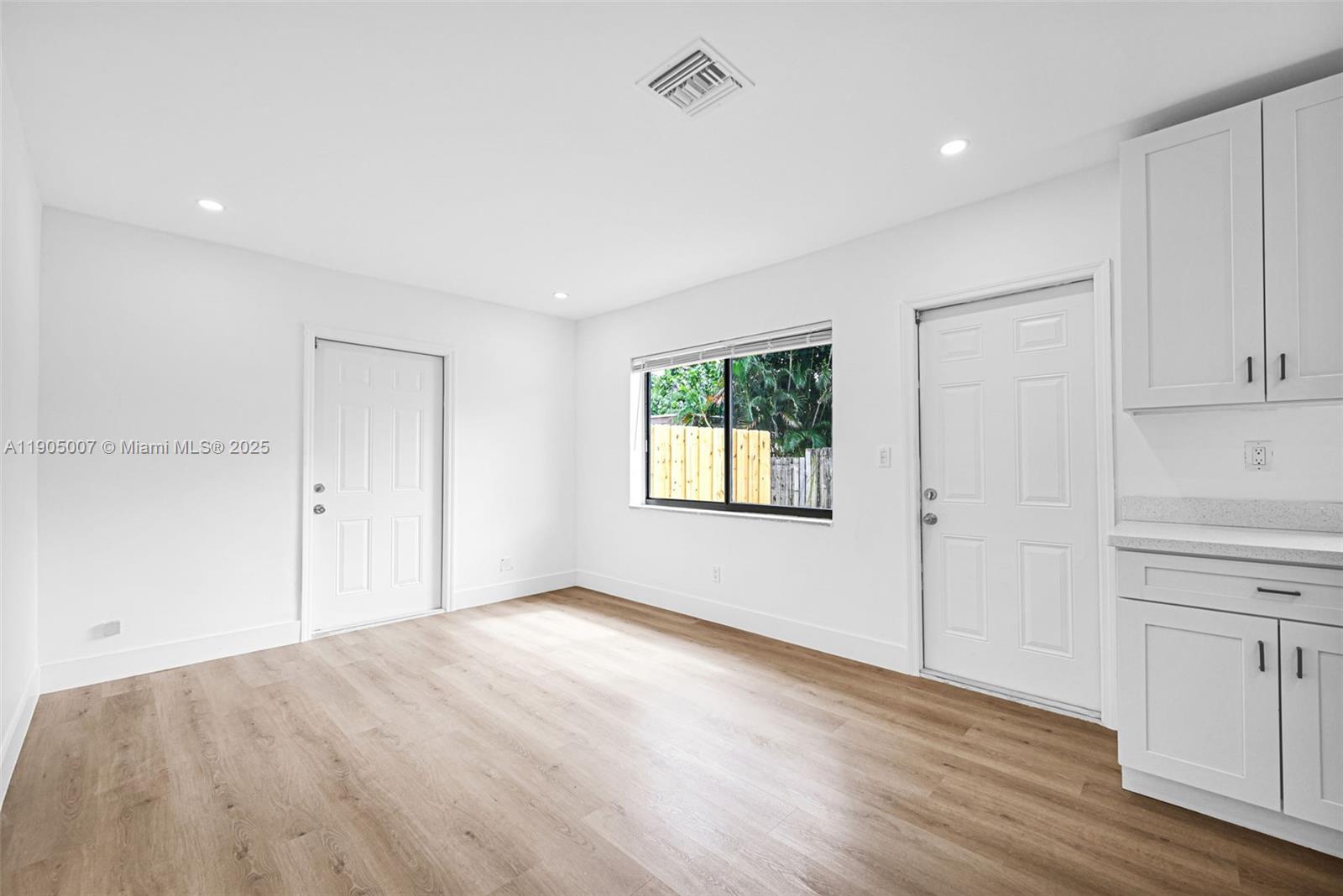 NORTH HOLLYWOOD - Residential Income