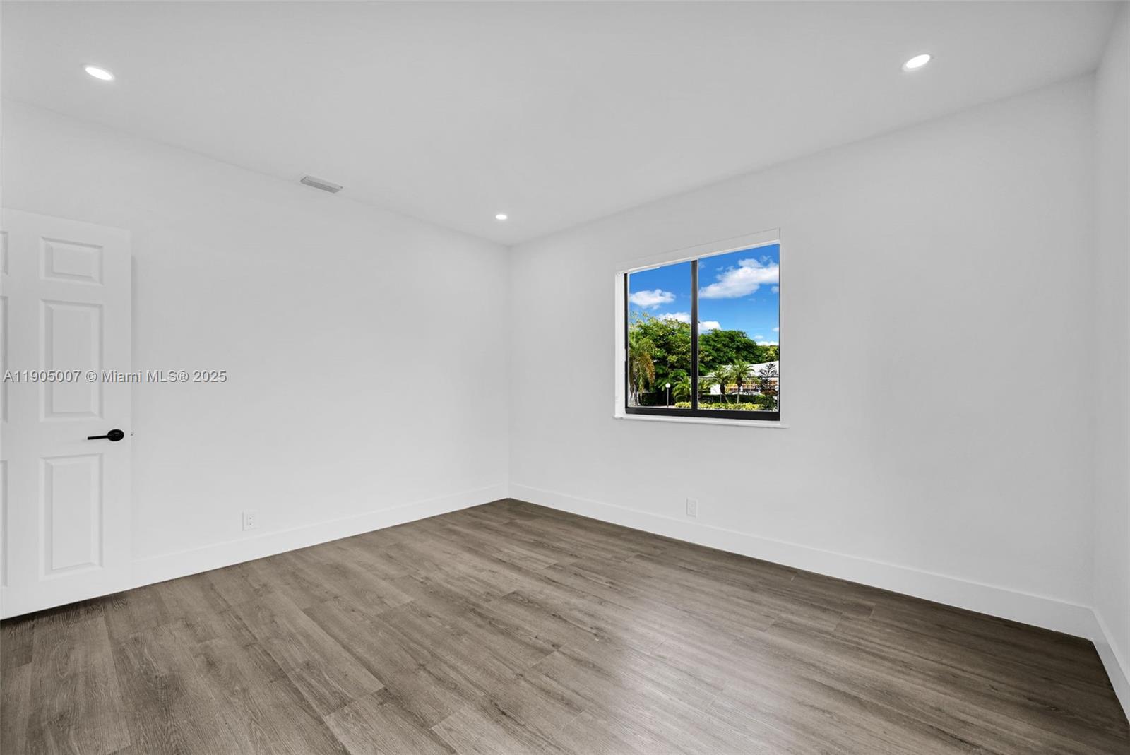 NORTH HOLLYWOOD - Residential Income