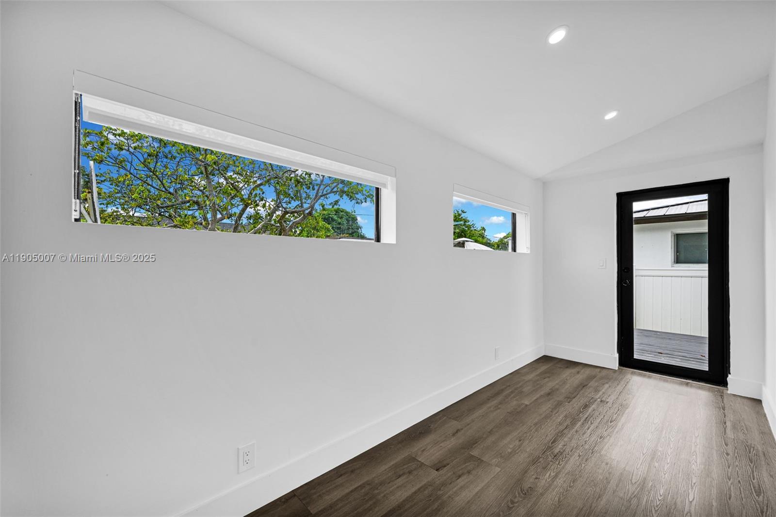 NORTH HOLLYWOOD - Residential Income