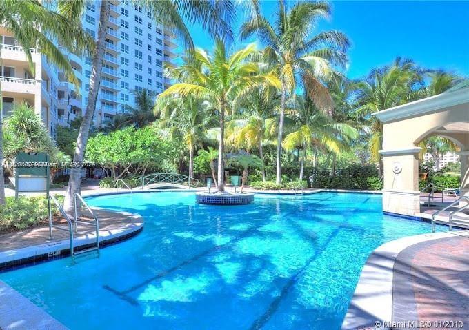 TURNBERRY ON THE GREEN CO - Residential Lease
