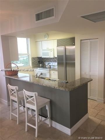 TURNBERRY ON THE GREEN CO - Residential Lease