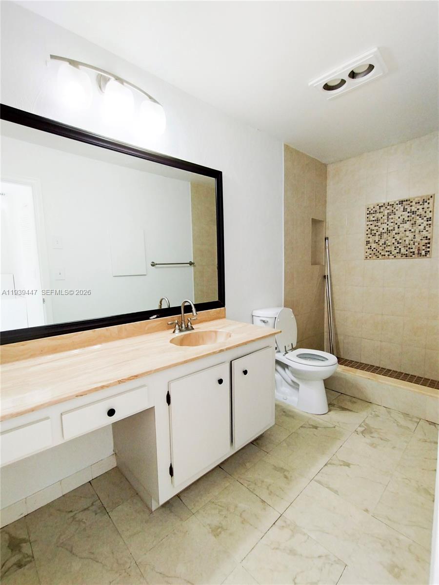 DEL RIO VILLAGE NORTH - Residential Lease