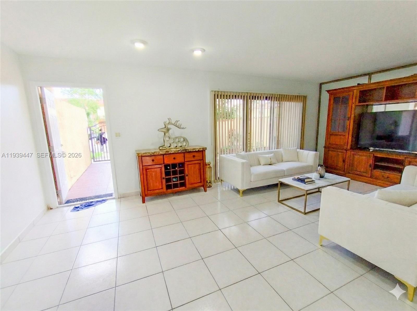 DEL RIO VILLAGE NORTH - Residential Lease