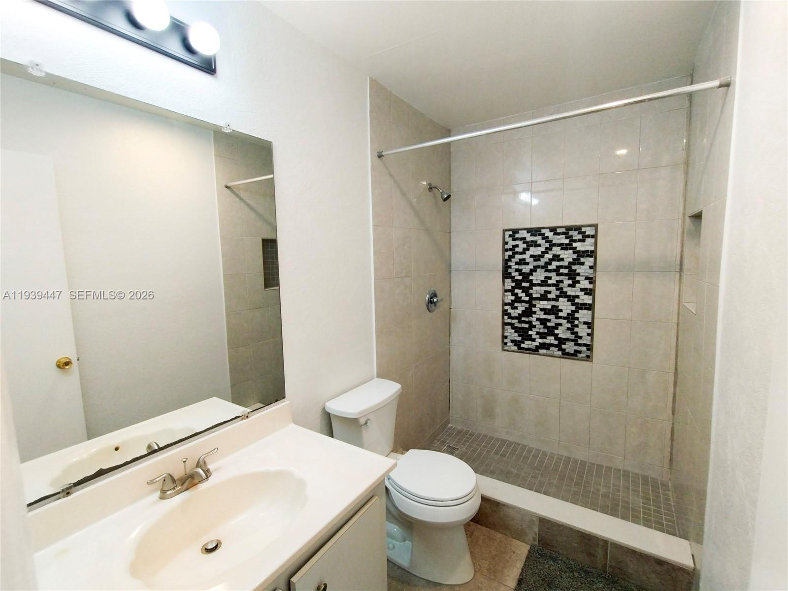 DEL RIO VILLAGE NORTH - Residential Lease