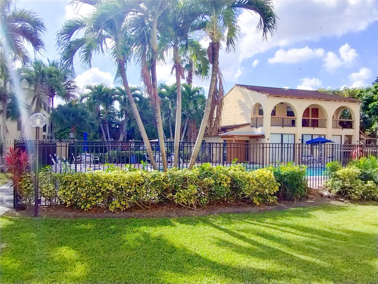 DEL RIO VILLAGE NORTH - Residential Lease