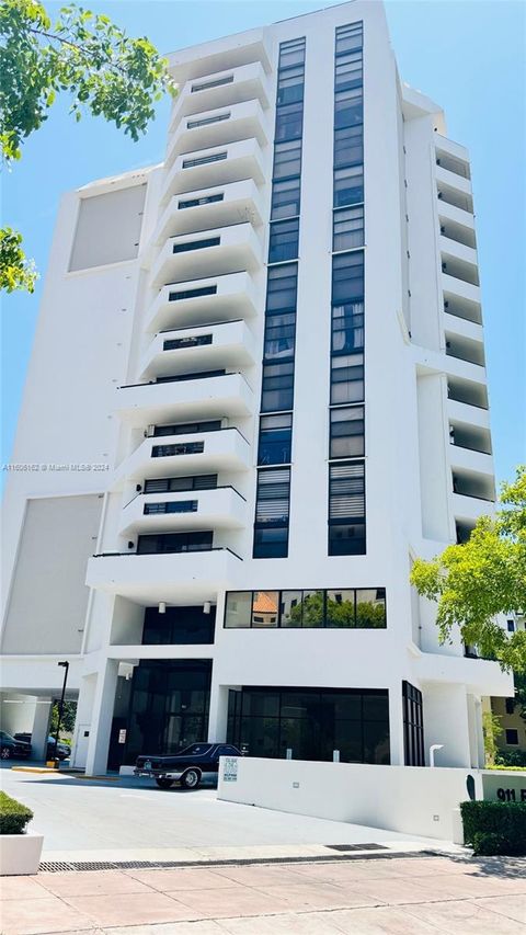 Condominium in Coral Gables FL 911 Ponce De Leon Blvd.jpg