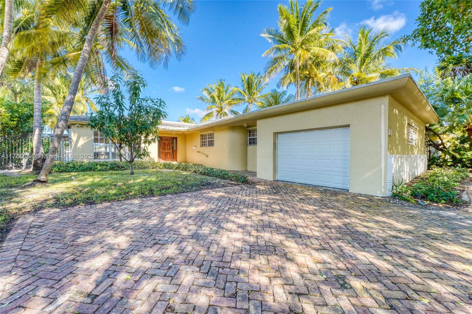 Rental Property at 275 N Shore Dr, Miami Beach, Miami-Dade County, Florida - Bedrooms: 3 
Bathrooms: 2  - $13,900 MO.