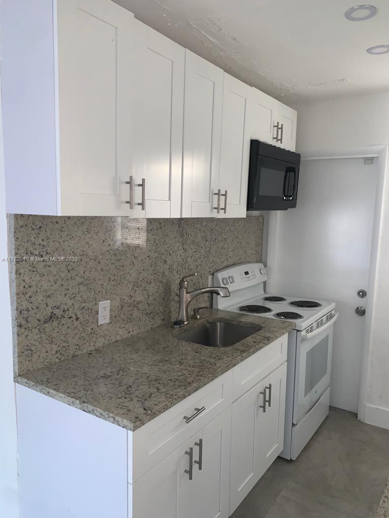 Rental Property at 5740 Mayo St 7, Hollywood, Broward County, Florida - Bedrooms: 2 
Bathrooms: 1  - $1,995 MO.