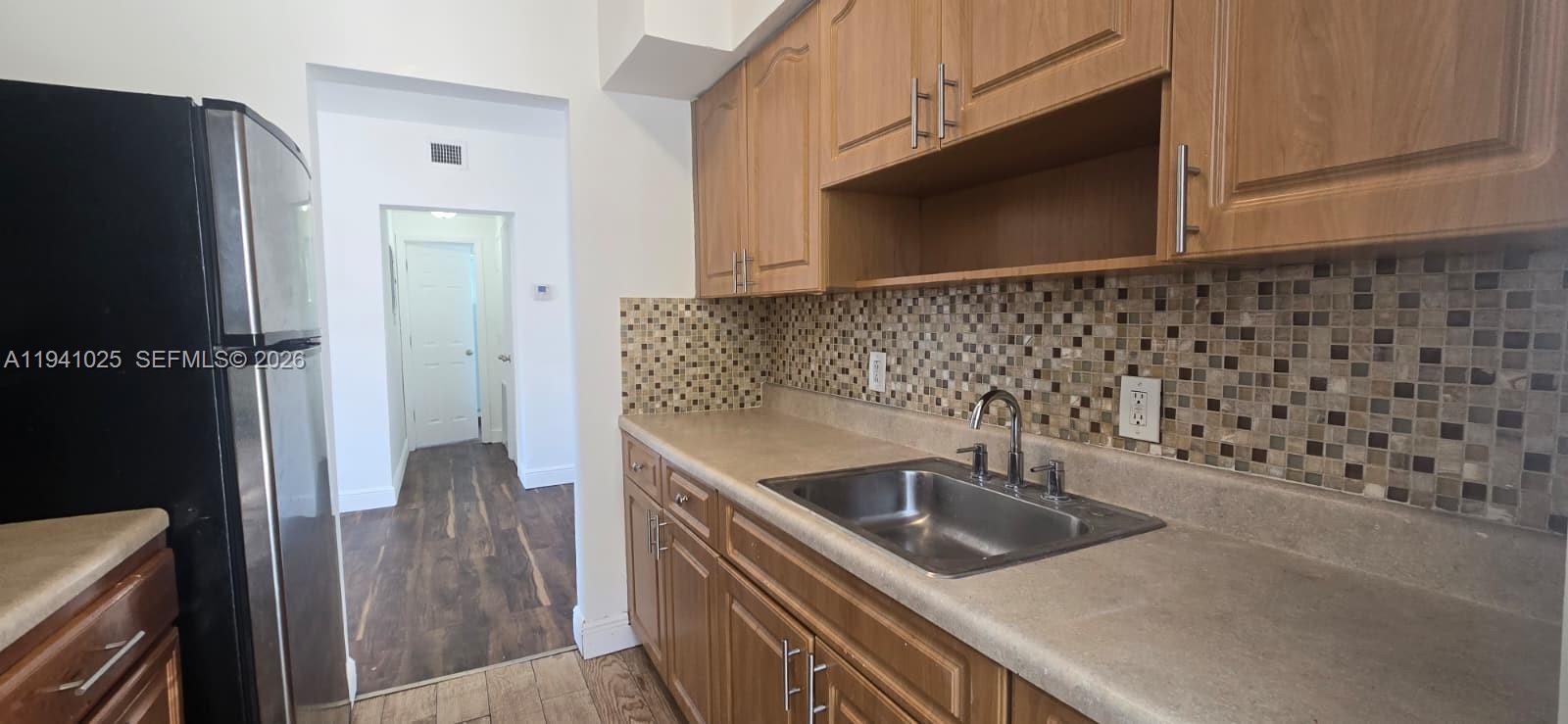 HAPPY APARTMENTS CONDO - Residential Lease