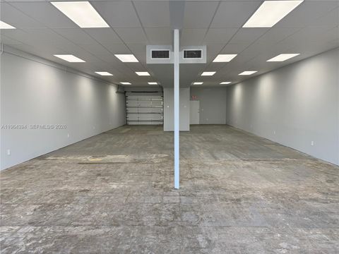 1040 E Oakland Park Blvd 1040-42 Oakland Park FL 33334