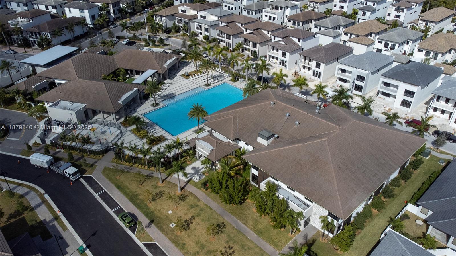 DOWNTOWN DORAL SOUTH PHAS - Residential