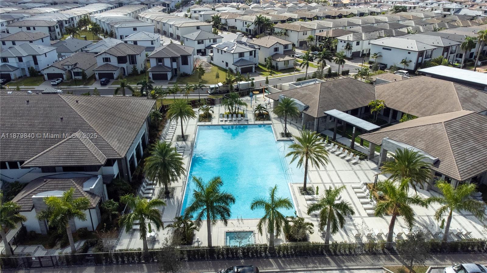 DOWNTOWN DORAL SOUTH PHAS - Residential