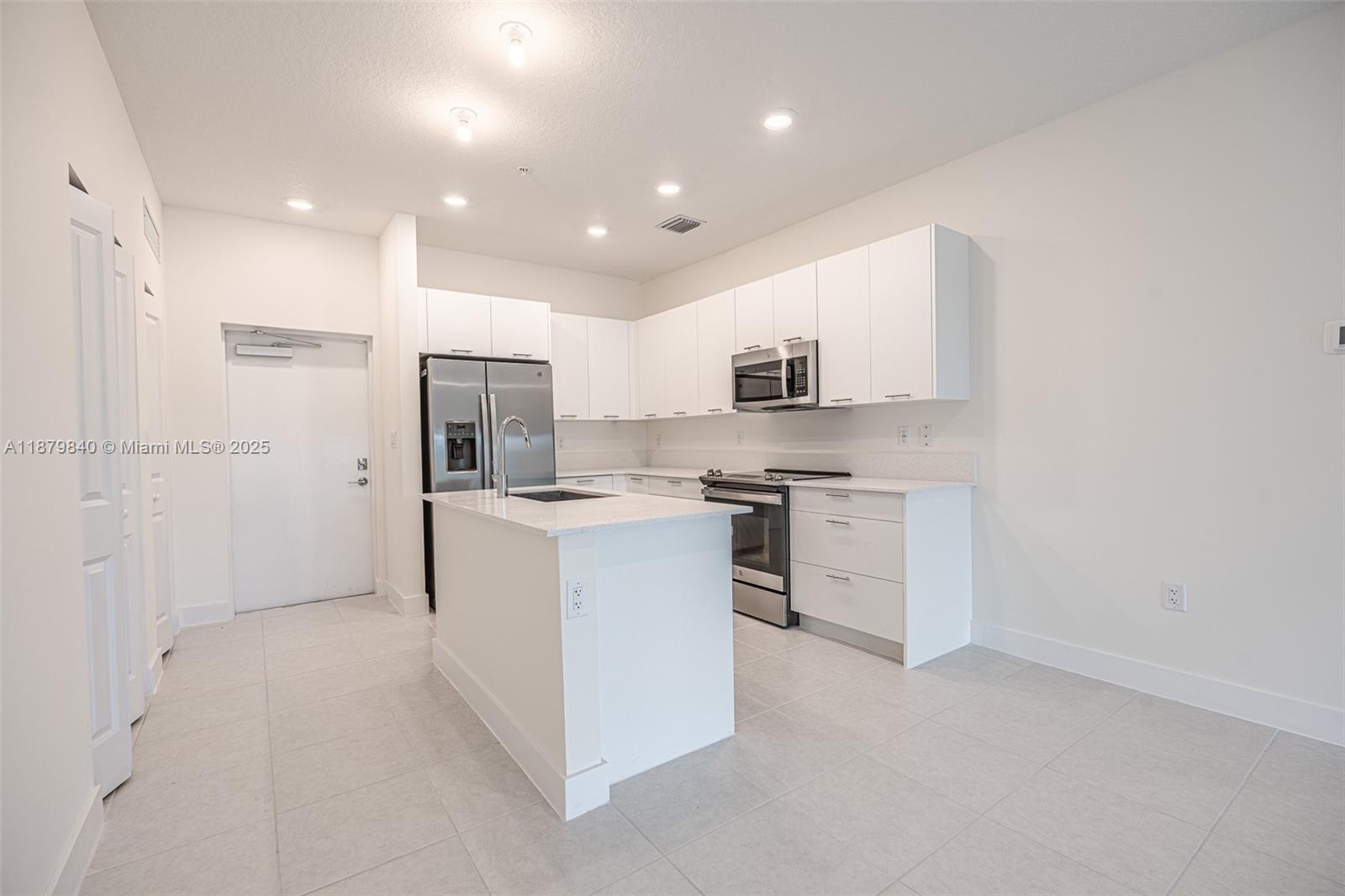 DOWNTOWN DORAL SOUTH PHAS - Residential