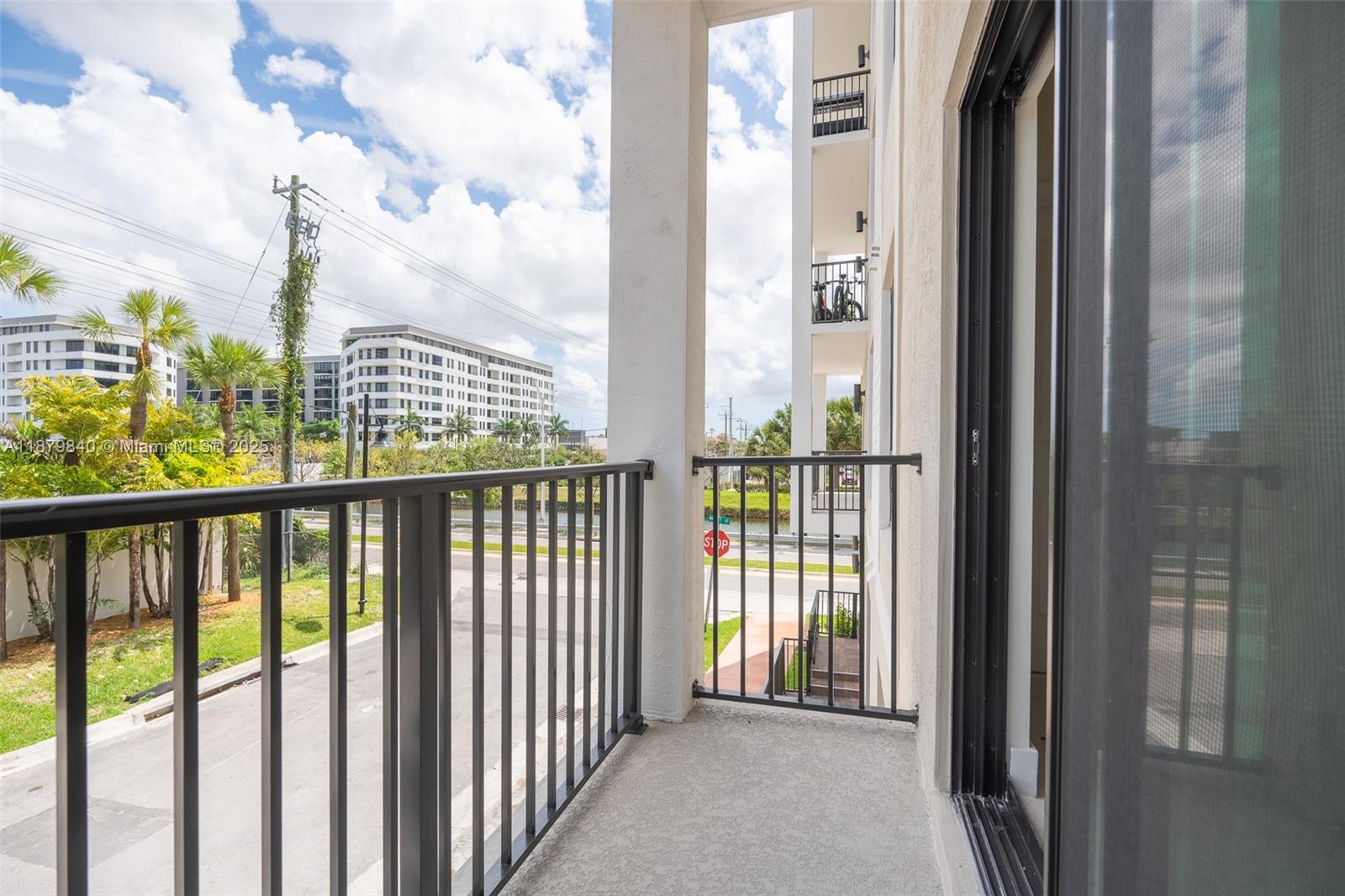 DOWNTOWN DORAL SOUTH PHAS - Residential