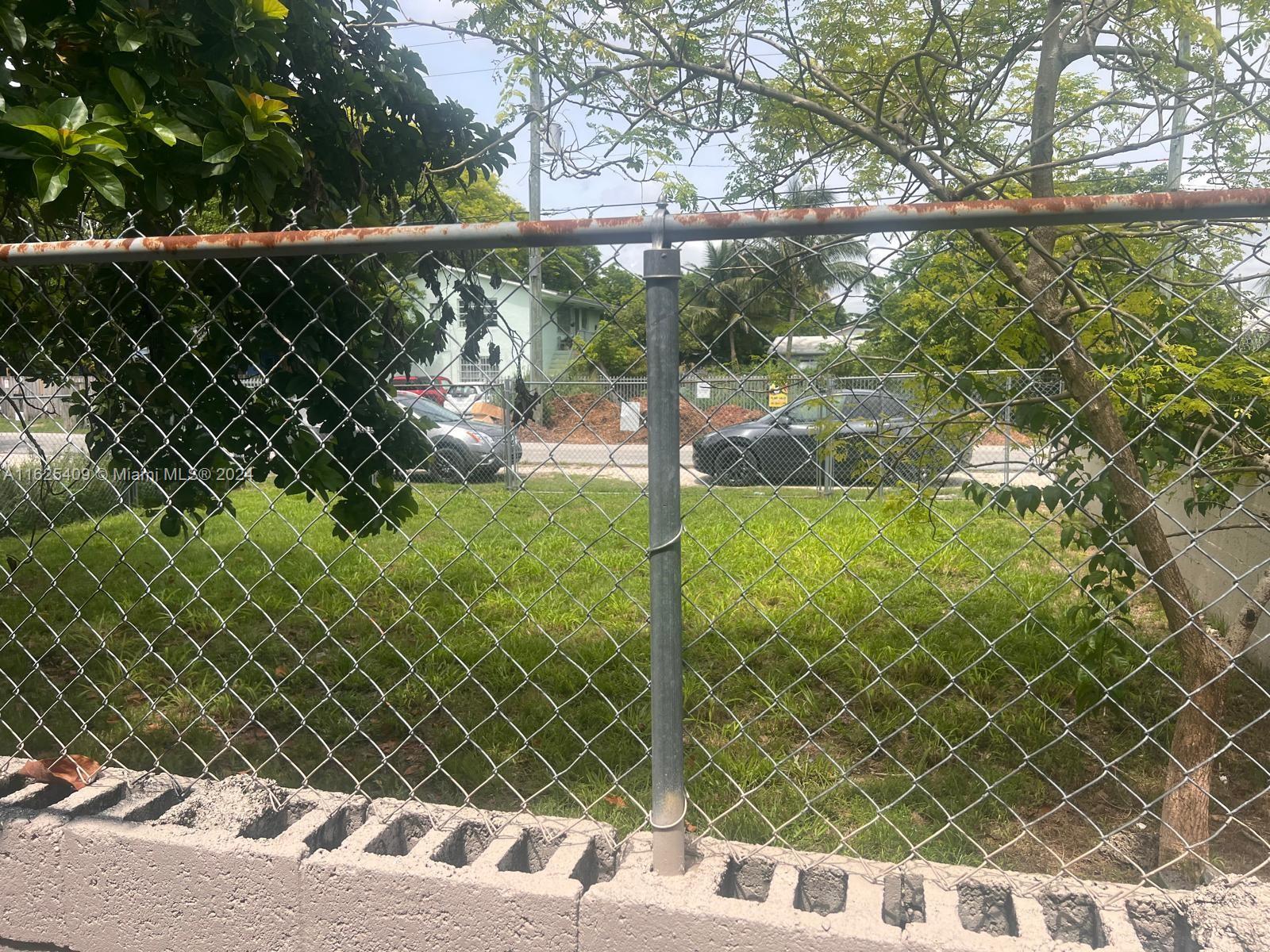 LITTLE RIVER GARDENS - Land