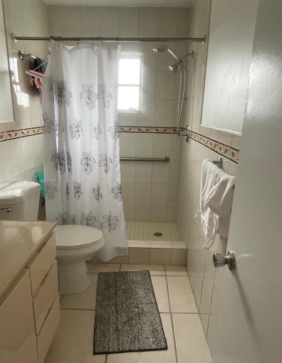 5300 Washington St F215