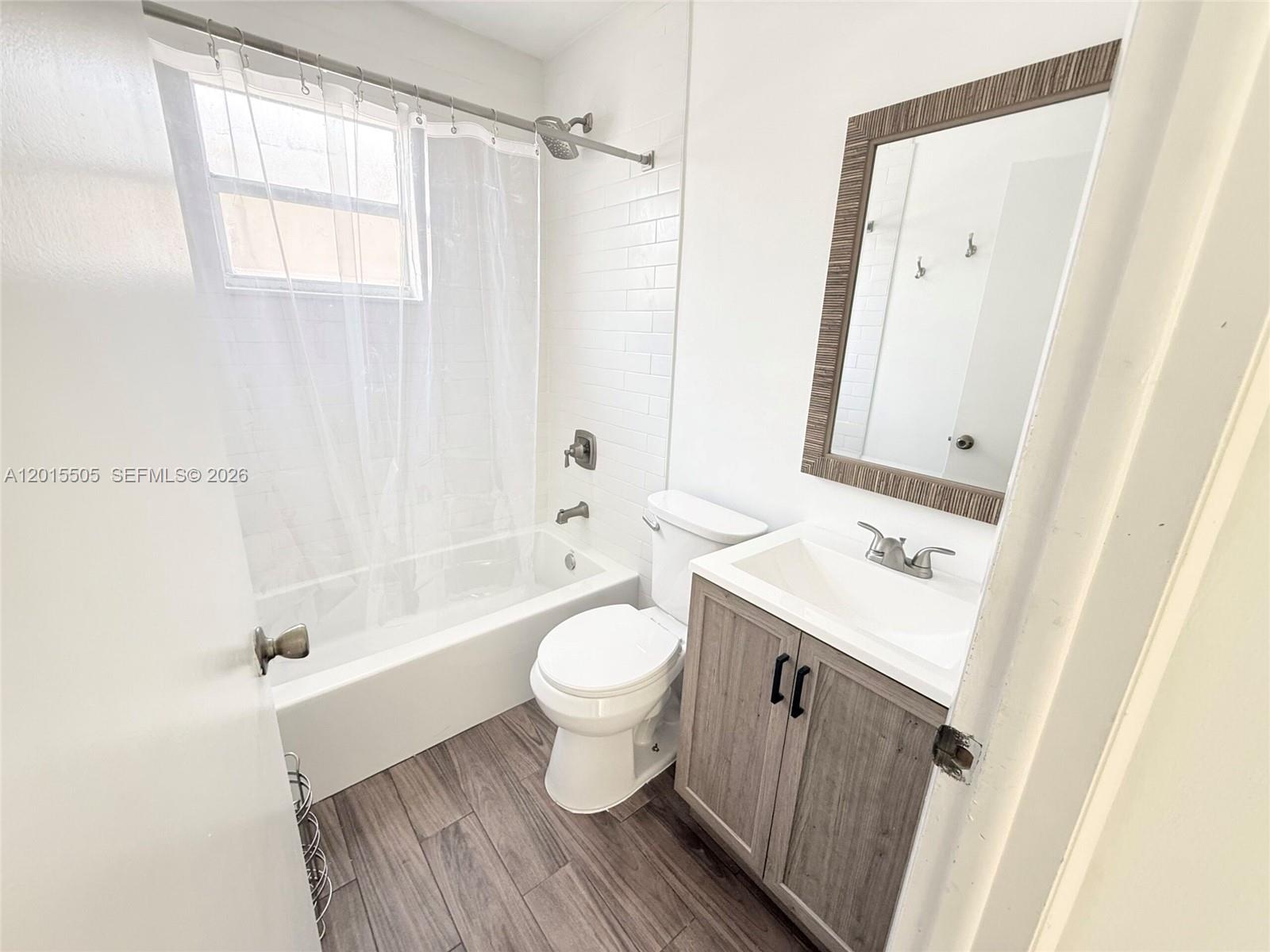 SOUTH BAY ESTATES - Residential Lease