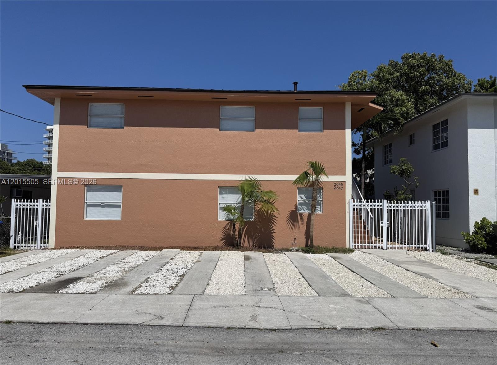 SOUTH BAY ESTATES - Residential Lease