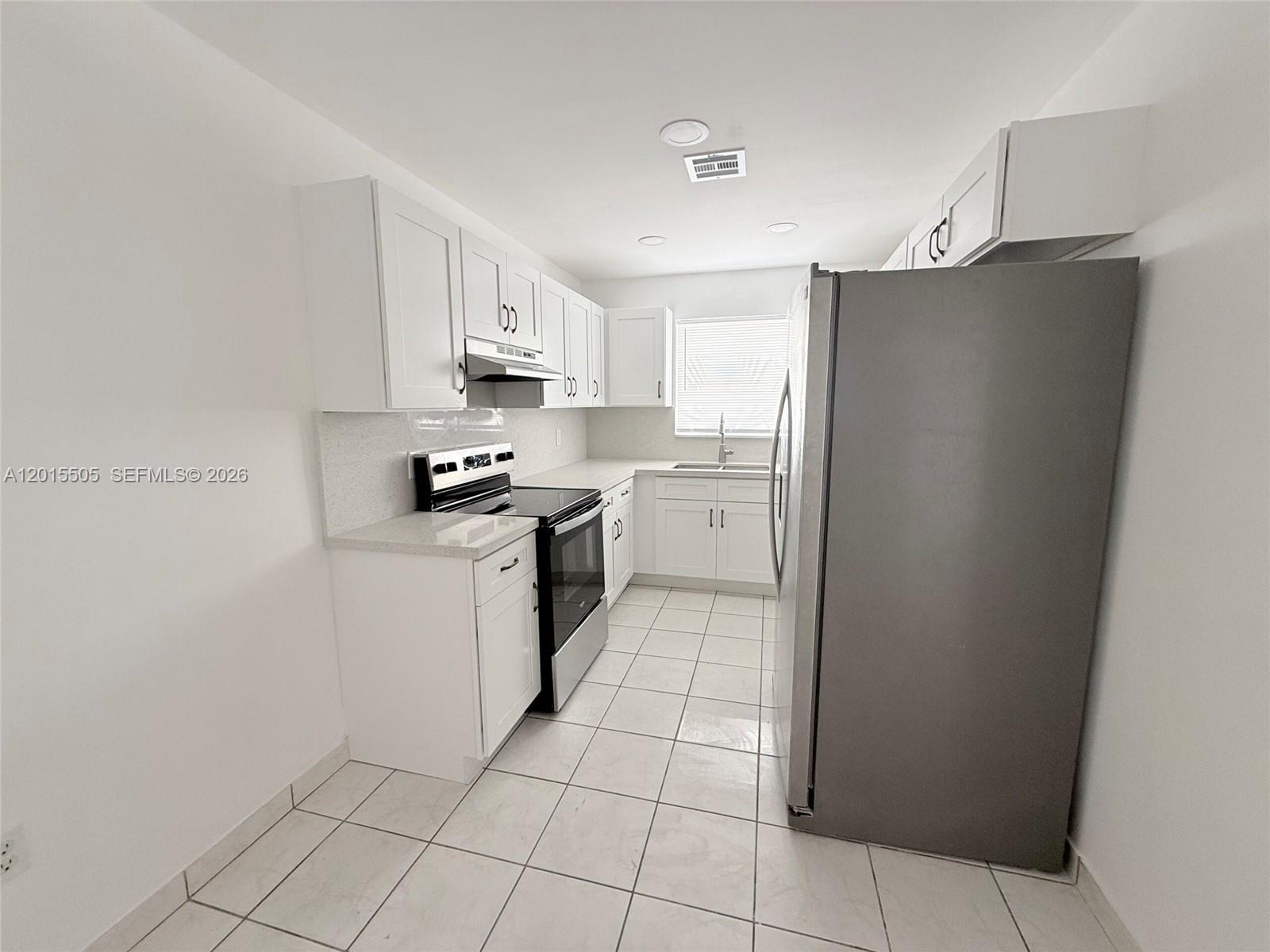 SOUTH BAY ESTATES - Residential Lease