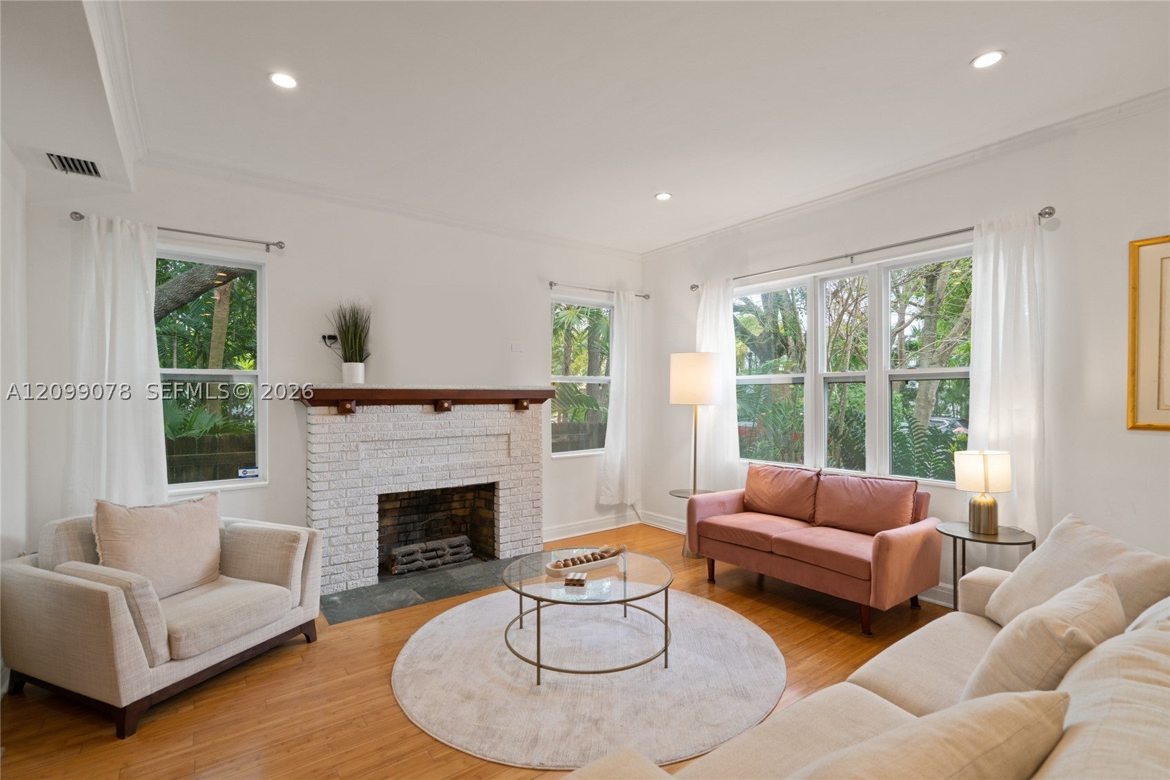 120 NE 44th St