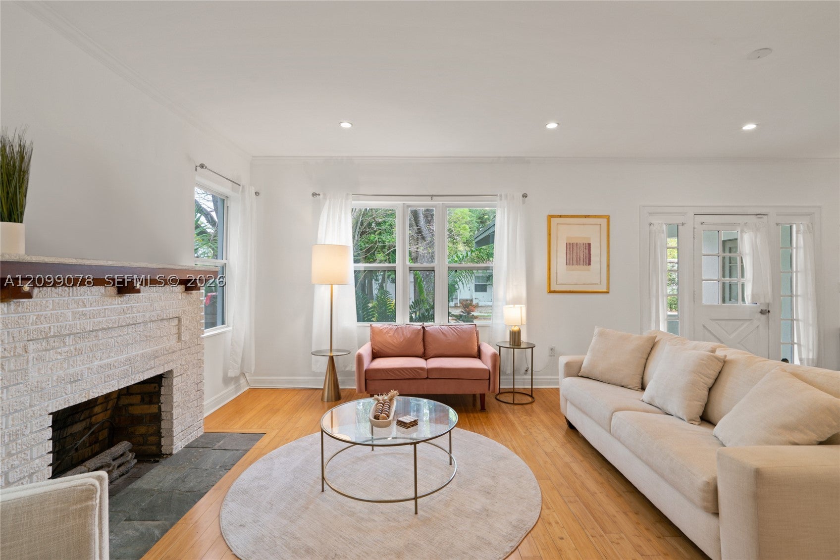 120 NE 44th St