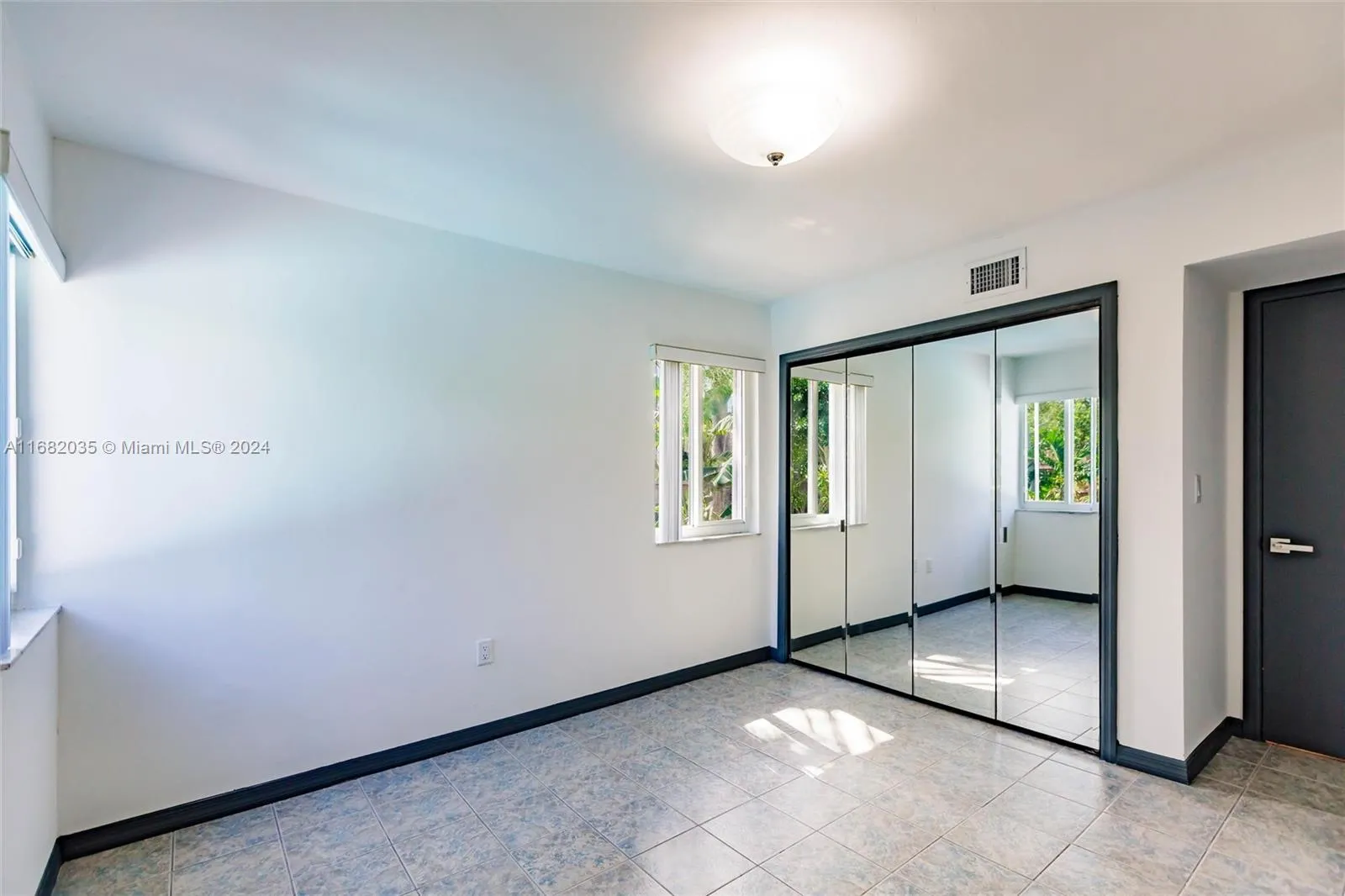 Miami, Florida 33186, United States, 5 Bedrooms Bedrooms, ,3 BathroomsBathrooms,Residential,Pending,37044