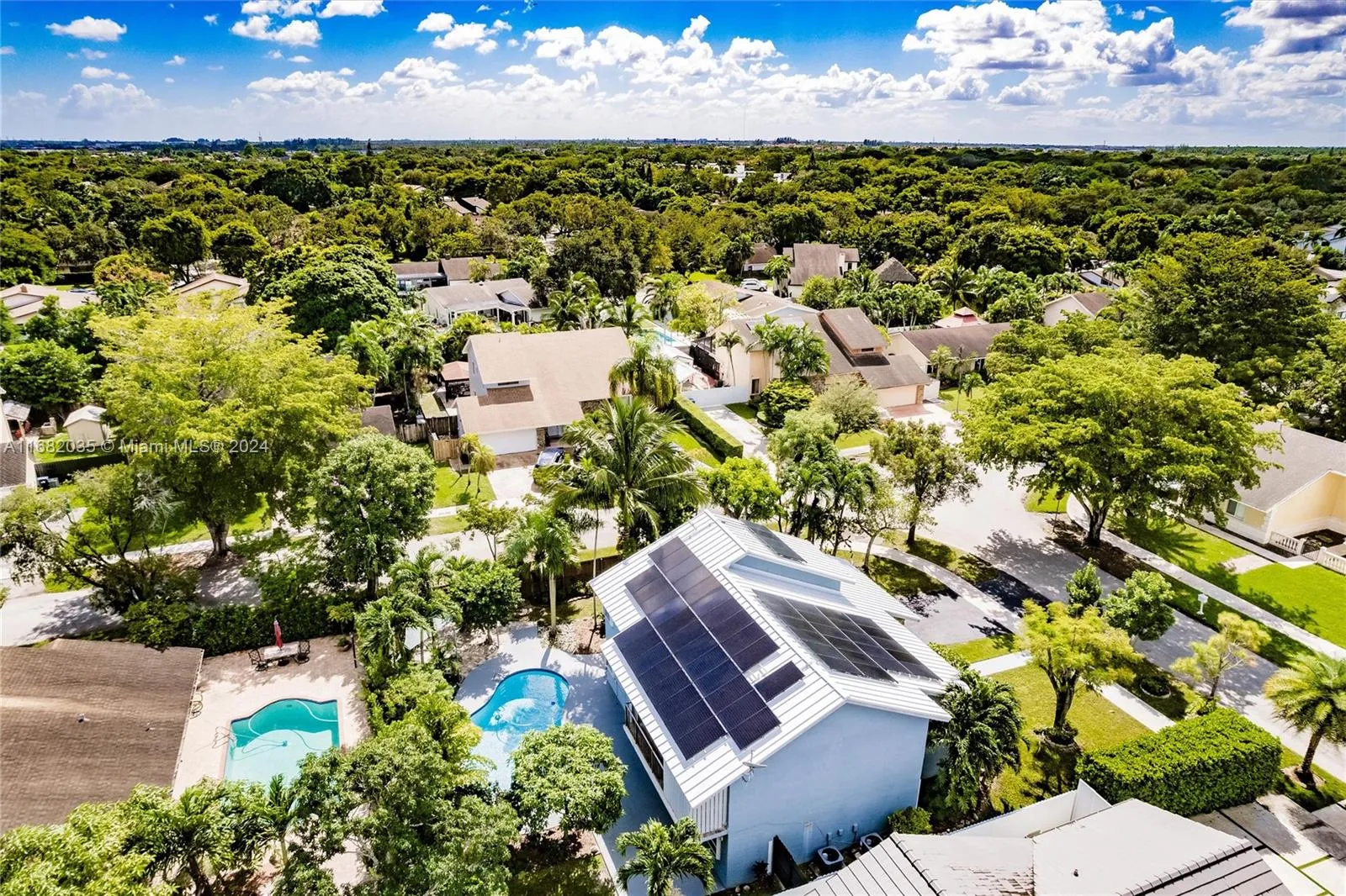 Miami, Florida 33186, United States, 5 Bedrooms Bedrooms, ,3 BathroomsBathrooms,Residential,Pending,37044