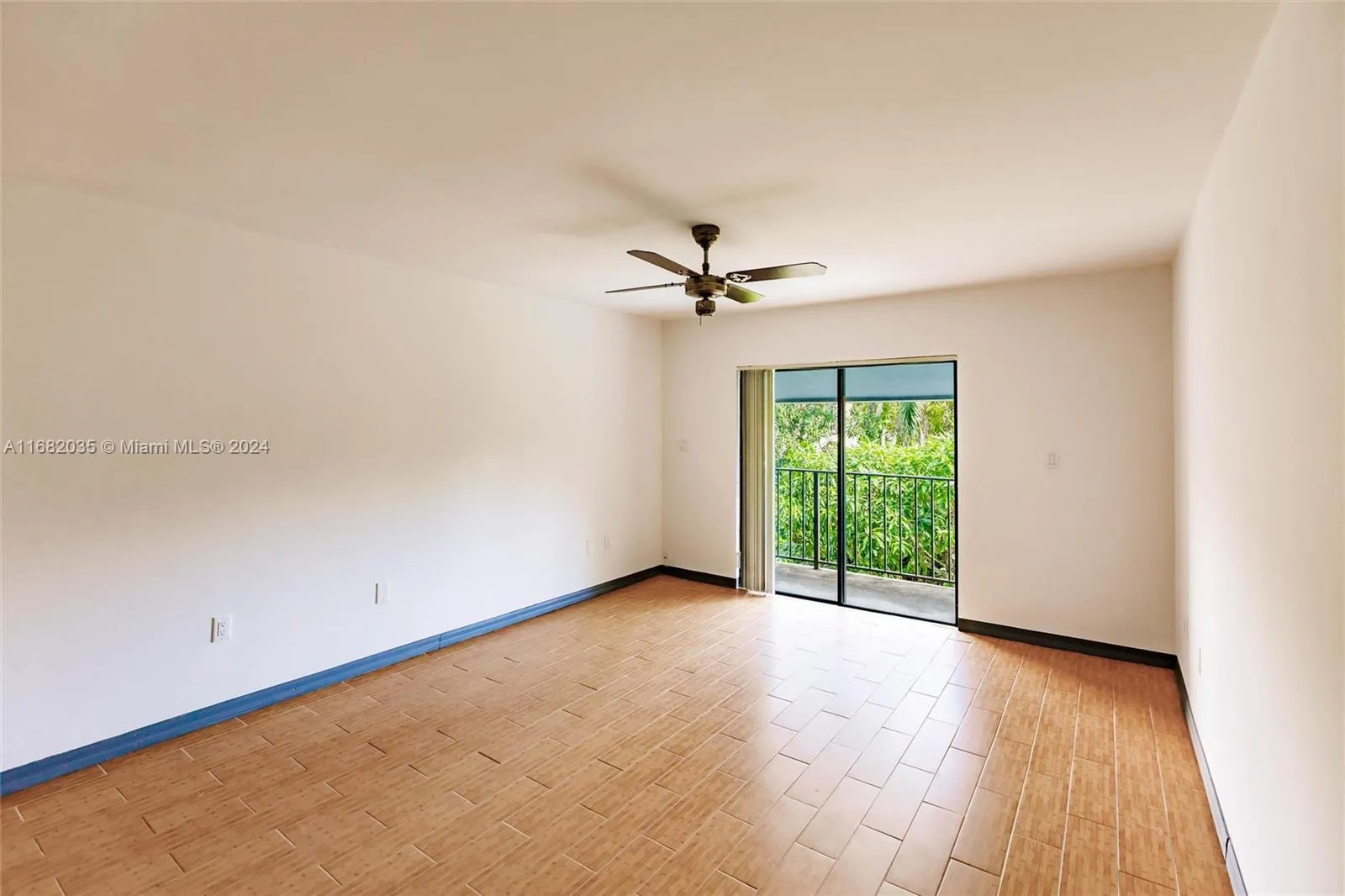 Miami, Florida 33186, United States, 5 Bedrooms Bedrooms, ,3 BathroomsBathrooms,Residential,Pending,37044