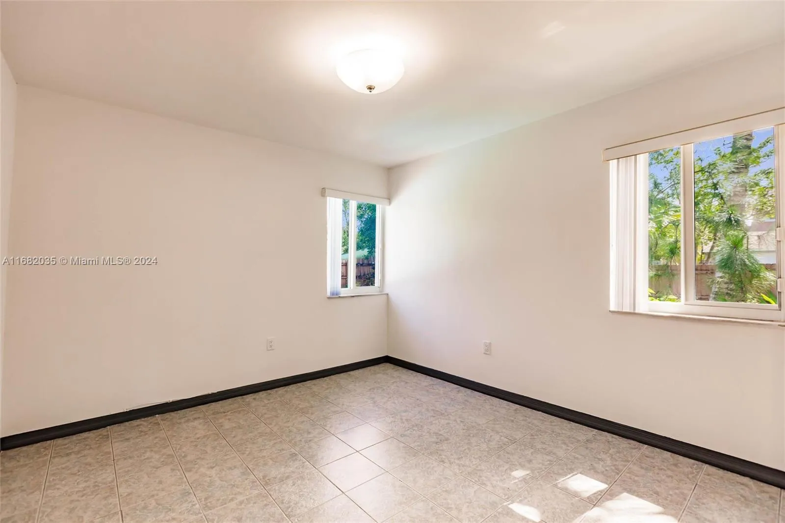 Miami, Florida 33186, United States, 5 Bedrooms Bedrooms, ,3 BathroomsBathrooms,Residential,Pending,37044