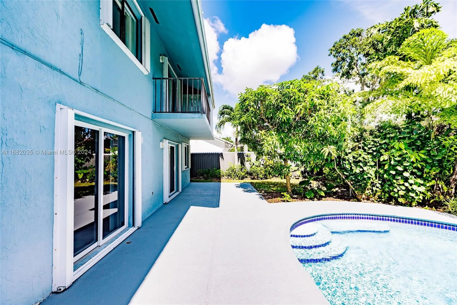 Miami, Florida 33186, United States, 5 Bedrooms Bedrooms, ,3 BathroomsBathrooms,Residential,Pending,37044